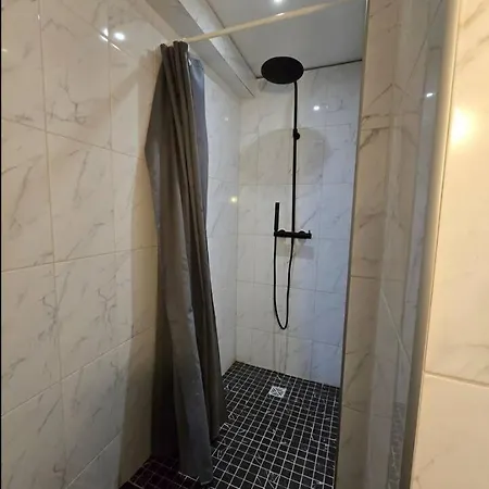 Spacieuse Et Salle De Bain Privee منزل للإقامة *
